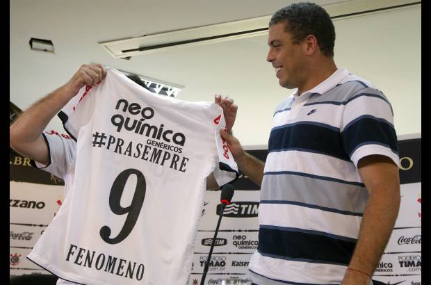 AP - Nació el 22 de septiembre de 1976 en las afueras de Río de Janeiro. Es, junto con Zinedine Zidane, el único jugador elegido Jugador Fifa del Año en tres ocasiones (1996, 1997 y 2002).