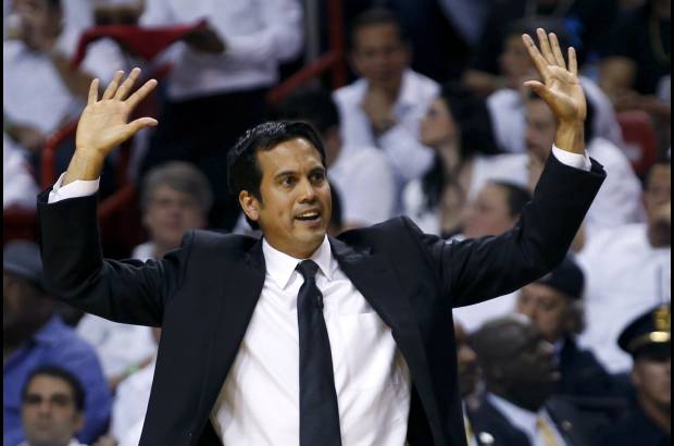 Reuters - La liberaci&#243;n y consagraci&#243;n tambi&#233;n le lleg&#243; a su protegido, el entrenador Erik Spoelstra que, al igual que James, estaba cuestionado que pudiera conseguir un t&#237;tulo de liga con los &quot;Big Three&quot; despu&#233;s del colapso que el equipo sufri&#243; el a&#241;o pasado en las Finales ante los Mavericks de Dallas.