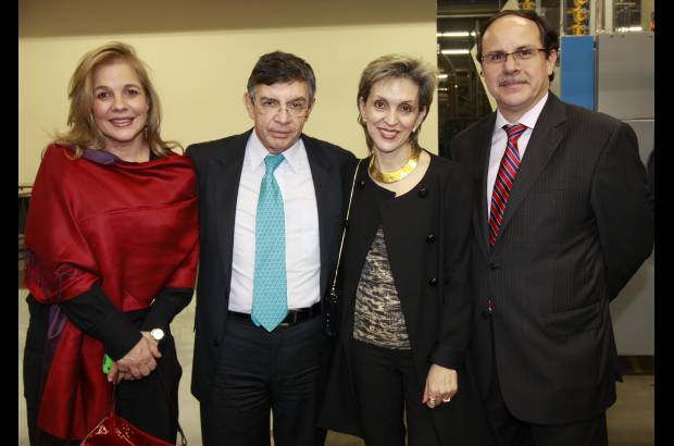 Edwin Bustamante Restrepo - La gerente del periódico El País de Cali, María Elvira Domínguez, Ramiro Valencia, Ana Lucía Franco y Luis Miguel de Bedout.