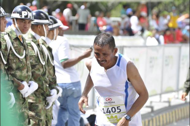 Esteban Jaramillo y Sebasti&#225;n Salazar - M&#225;s de 10 mil competidores se dieron cita en esta hist&#243;rica cita deportiva que se corr&#237;a en las modalidades de 5, 10, 21 y 42 kil&#243;metros.