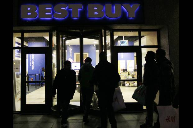 AP - La Federaci&#243;n Nacional de Venta al Detalle (NRF, por su sigla en ingl&#233;s) estima que este viernes salieron de compras m&#225;s de 152 millones de estadounidenses, frente a los 138 millones de personas que lo hicieron el a&#241;o pasado y a pesar de que el entorno econ&#243;mico sigue siendo delicado y el desempleo alto.