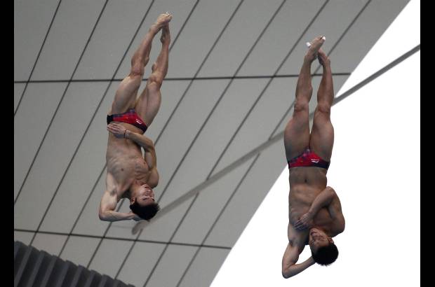 Reuters - Los equipos chino y ruso se reparten todas las medallas de oro en las finales de saltos y nataci&#243;n sincronizada en los Mundiales de Nataci&#243;n de Shangh&#225;i 2011, China.