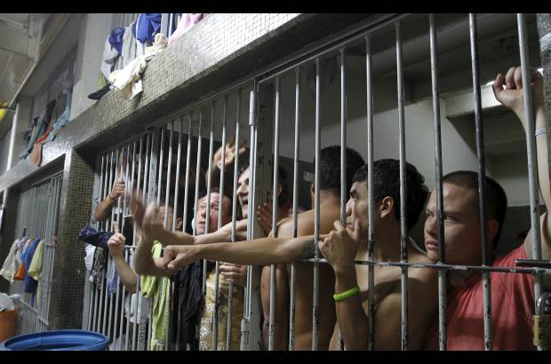 R&#243;binson S&#225;enz - La angustia de los reclusos se expresa en lamentos y pedidos urgentes para que se soluciones la situaci&#243;n.