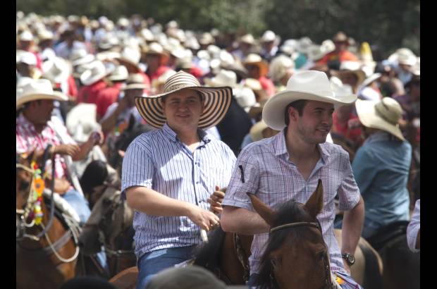 Esteban Vanegas - El desfile también fue el motivo para conocer la ciudad o para regresar, muchos de los asistentes llegaron desde otros lugares para vivir de primera mano el ambiente de la feria.