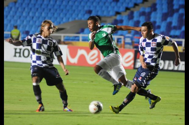 Colprensa - El resultado (2-2) deja al Cali en la parte baja de la tabla y navegando en un mar de dudas por su evidente bajón futbolístico.