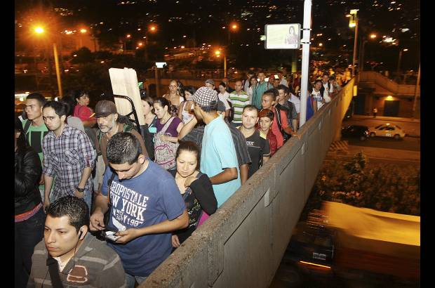 Foto R&#243;binson S&#225;enz - As&#237; registra el metro en algunas estaciones en hora pico.