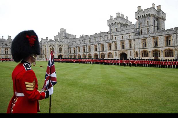 Foto Reuters - Isabel II es reina de Gran Breta&#241;a e Irlanda del Norte, jefa de Estado de otros quince pa&#237;ses de la Commonwealth y la soberana que, despu&#233;s de Victoria (1819-1901), m&#225;s tiempo ha ocupado un trono de Inglaterra con mil a&#241;os de historia.