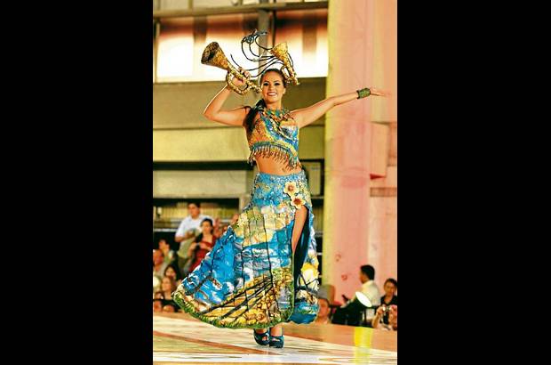 Foto Colprensa - Por primera vez en la historia del Concurso Nacional de Belleza, el Desfile en traje artesanal antes de fantas&#237;a, se cumpli&#243; fuera de Cartagena.