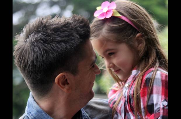 Julio César Herrera - Juanes y su hija Paloma