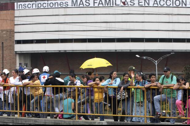 Foto R&#243;binson Saenz - La meta del Gobierno y la Alcald&#237;a es atender 10 mil familias cada d&#237;a.
