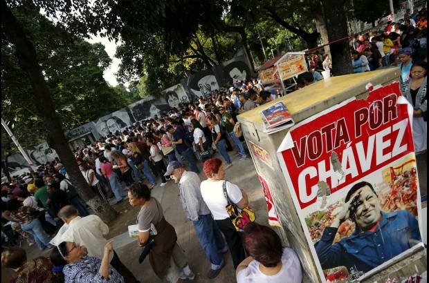 Reuters - Los colegios electorales abrieron este domingo sus puertas para que alrededor de 19 millones de venezolanos participen en las elecciones presidenciales.