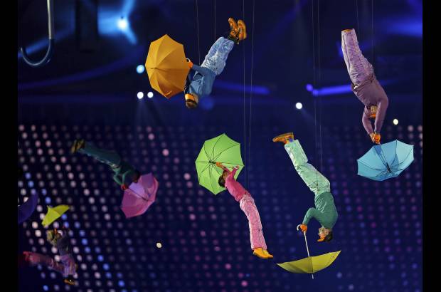 AP - El color fue protagonista en la fiesta de inauguración.