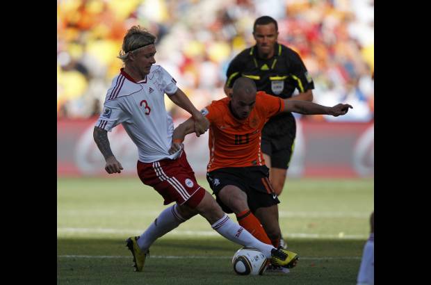 Reuters - Si bien ganó y se embolsó los tres puntos, la naranja mecánica se fue del campo del estadio Soccer City sin exhibir la categoría que en la antesala del torneo le valió el cartel de uno de los favoritos para conquistar su primer título.