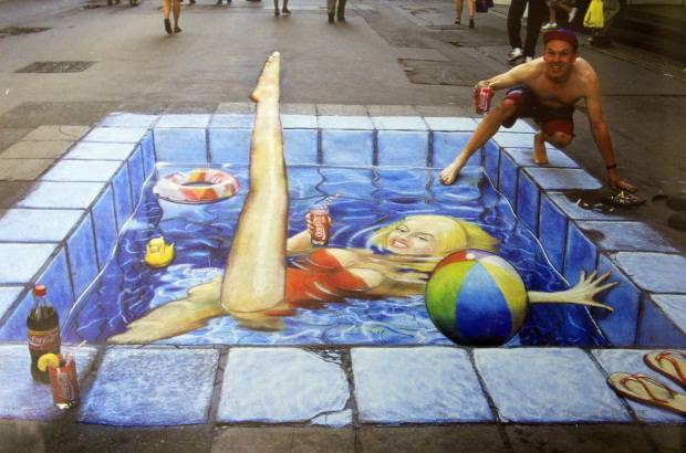 Foto: Cortes&#237;a - El artista brit&#225;nico Julian Beever se especializ&#243; en el manejo de la &#243;ptica para crear efectos tridimensionales con sus pinturas hechas con tiza. Un trabajo que va de la calle a un centro comercial de Medell&#237;n.