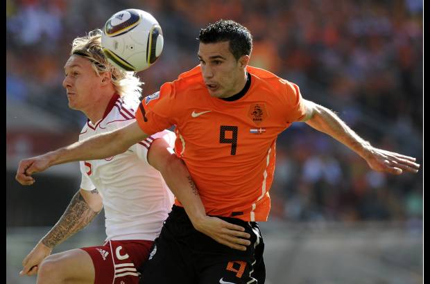 AP - La posesión de la pelota fue monopolizada por Holanda, pero Dinamarca lograba armar jugadas rápidas con unos cuantos toques.
