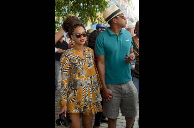 AP - Beyonce y Jay-Z comieron platillos cubanos como pollo y pescado con los famosos "moros y cristianos" (arroz con frijoles).