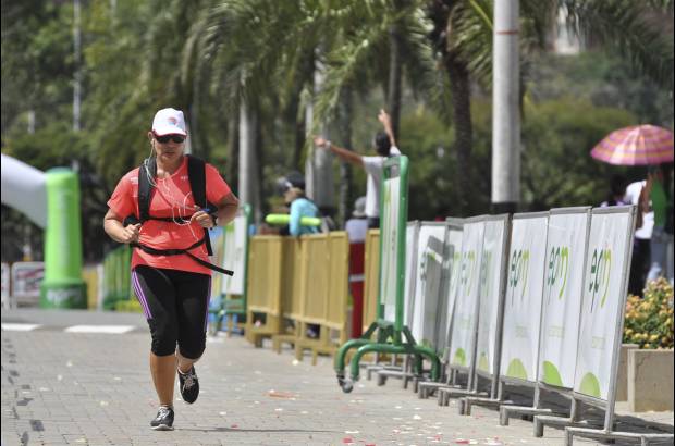 Esteban Jaramillo y Sebasti&#225;n Salazar - M&#225;s de 10 mil competidores se dieron cita en esta hist&#243;rica cita deportiva que se corr&#237;a en las modalidades de 5, 10, 21 y 42 kil&#243;metros.