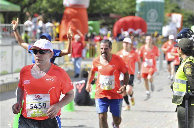 Esteban Jaramillo y Sebasti&#225;n Salazar - M&#225;s de 10 mil competidores se dieron cita en esta hist&#243;rica cita deportiva que se corr&#237;a en las modalidades de 5, 10, 21 y 42 kil&#243;metros.