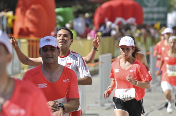 Esteban Jaramillo y Sebasti&#225;n Salazar - M&#225;s de 10 mil competidores se dieron cita en esta hist&#243;rica cita deportiva que se corr&#237;a en las modalidades de 5, 10, 21 y 42 kil&#243;metros.