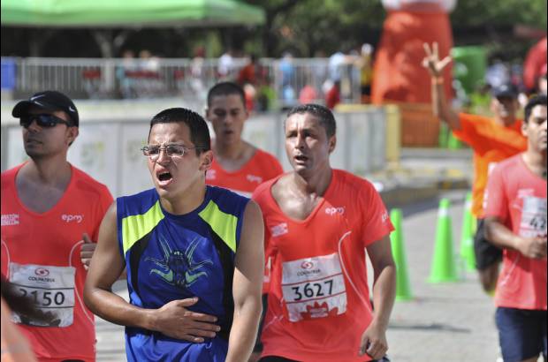 Esteban Jaramillo y Sebasti&#225;n Salazar - M&#225;s de 10 mil competidores se dieron cita en esta hist&#243;rica cita deportiva que se corr&#237;a en las modalidades de 5, 10, 21 y 42 kil&#243;metros.