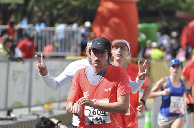 Esteban Jaramillo y Sebasti&#225;n Salazar - M&#225;s de 10 mil competidores se dieron cita en esta hist&#243;rica cita deportiva que se corr&#237;a en las modalidades de 5, 10, 21 y 42 kil&#243;metros.