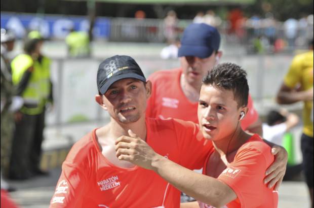 Esteban Jaramillo y Sebasti&#225;n Salazar - M&#225;s de 10 mil competidores se dieron cita en esta hist&#243;rica cita deportiva que se corr&#237;a en las modalidades de 5, 10, 21 y 42 kil&#243;metros.
