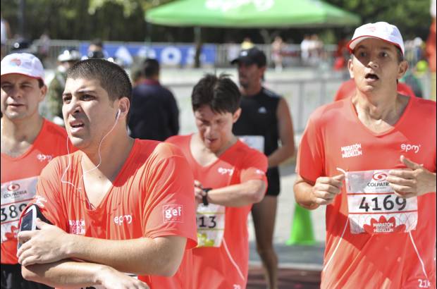 Esteban Jaramillo y Sebasti&#225;n Salazar - M&#225;s de 10 mil competidores se dieron cita en esta hist&#243;rica cita deportiva que se corr&#237;a en las modalidades de 5, 10, 21 y 42 kil&#243;metros.