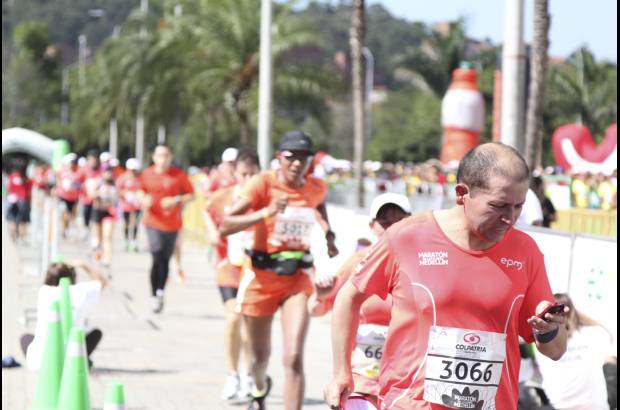 Esteban Jaramillo y Sebasti&#225;n Salazar - M&#225;s de 10 mil competidores se dieron cita en esta hist&#243;rica cita deportiva que se corr&#237;a en las modalidades de 5, 10, 21 y 42 kil&#243;metros.