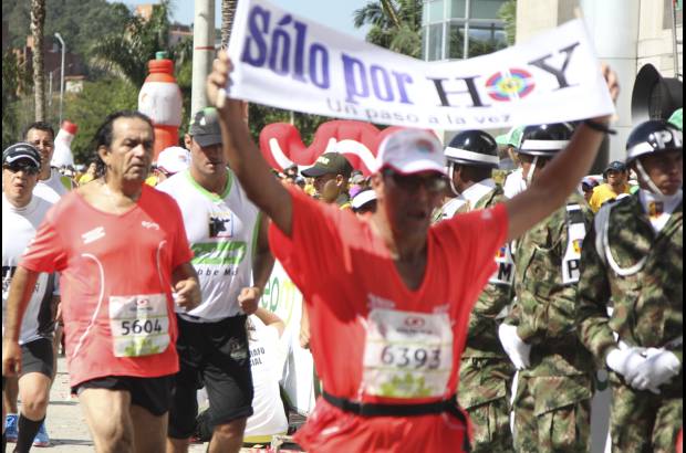 Esteban Jaramillo y Sebasti&#225;n Salazar - M&#225;s de 10 mil competidores se dieron cita en esta hist&#243;rica cita deportiva que se corr&#237;a en las modalidades de 5, 10, 21 y 42 kil&#243;metros.
