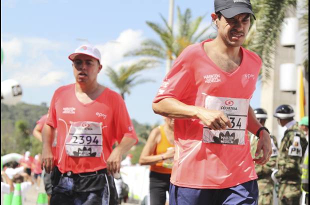 Esteban Jaramillo y Sebasti&#225;n Salazar - M&#225;s de 10 mil competidores se dieron cita en esta hist&#243;rica cita deportiva que se corr&#237;a en las modalidades de 5, 10, 21 y 42 kil&#243;metros.