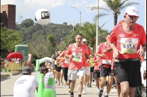 Esteban Jaramillo y Sebasti&#225;n Salazar - M&#225;s de 10 mil competidores se dieron cita en esta hist&#243;rica cita deportiva que se corr&#237;a en las modalidades de 5, 10, 21 y 42 kil&#243;metros.