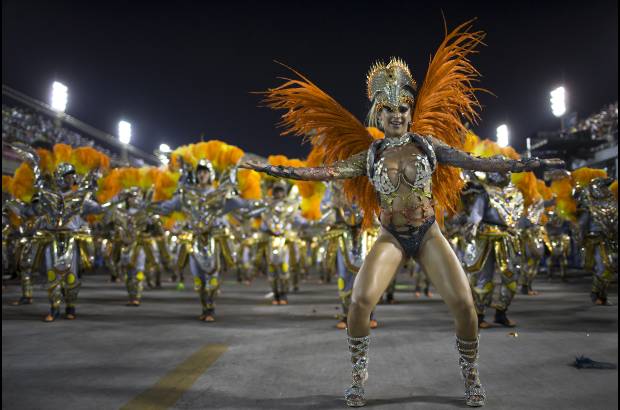 AP - En el Carnaval de Río de Janeiro se destaca el espíritu festivo de Brasil.