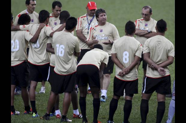 Manuel Saldarriaga - Hern&#225;n Dar&#237;o Bolillo G&#243;mez luego de ser presentado ante los medios de comunicaci&#243;n se puso los cortos e inici&#243; los entrenamientos con el Independiente Medell&#237;n.