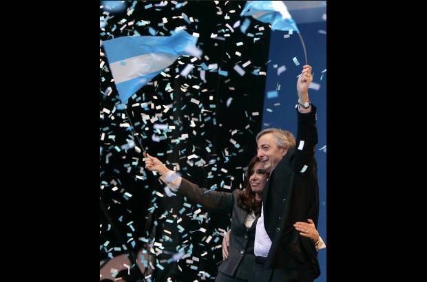 AP - El secretario general de Unasur y esposo de la mandataria Cristina Fern&#225;ndez, falleci&#243; de un infarto a los 60 a&#241;os de edad.