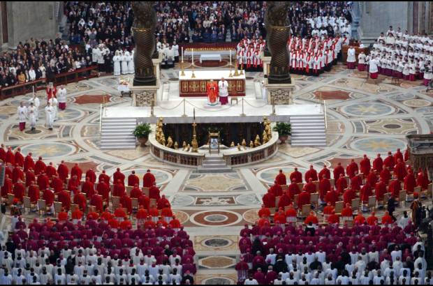 REUTERS - Y la misa &quot;pro eligendo pont&#237;fice&quot;, previa al c&#243;nclave por &#233;l convocado para elegir al sucesor del Papa.