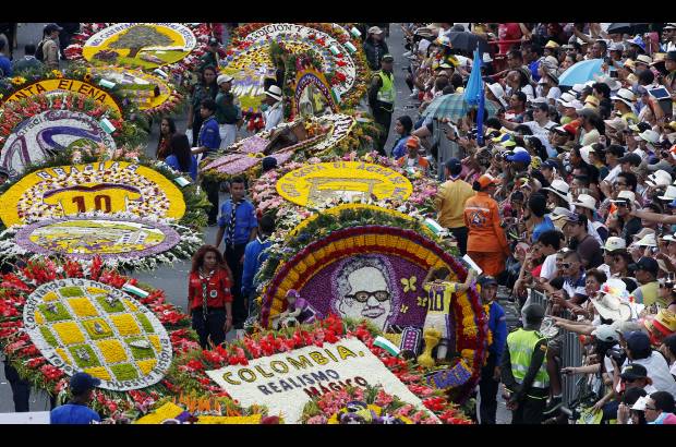 Jaime P&#233;rez - Gabriel Garc&#237;a M&#225;rquez tambi&#233;n hizo parte de la fiesta. Su emblem&#225;tica figura tambi&#233;n desfil&#243; por Medell&#237;n.