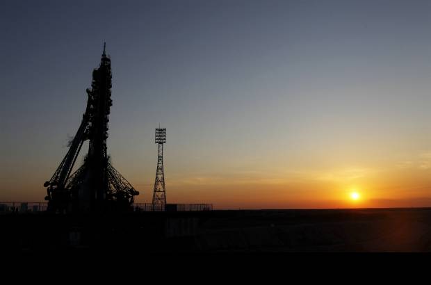 Reuters - Seg&#250;n el programa de vuelo, el jueves la Soyuz se acoplar&#225; en r&#233;gimen autom&#225;tico al m&#243;dulo ruso Poisk de la EEI, donde le esperan sus actuales tripulantes: el ruso Oleg Kononenko, el holand&#233;s Andre Kuipers y el norteamericano Donald Pettit.