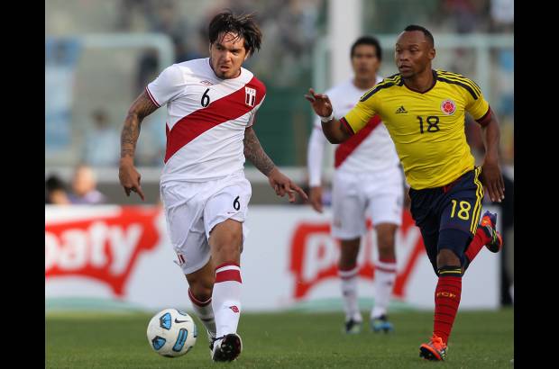 AP - Per&#250; avanz&#243; a las semifinales de la Copa Am&#233;rica con un triunfo 2-0 sobre Colombia.