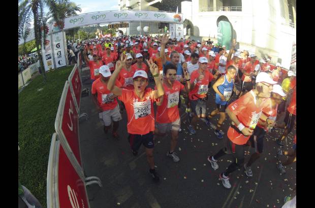 Esteban Jaramillo y Sebastián Salazar - Más de 10 mil competidores se dieron cita en esta histórica cita deportiva que se corría en las modalidades de 5, 10, 21 y 42 kilómetros.