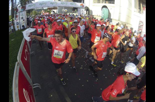 Esteban Jaramillo y Sebastián Salazar - Más de 10 mil competidores se dieron cita en esta histórica cita deportiva que se corría en las modalidades de 5, 10, 21 y 42 kilómetros.