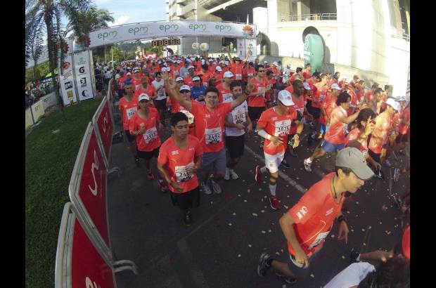 Esteban Jaramillo y Sebastián Salazar - Más de 10 mil competidores se dieron cita en esta histórica cita deportiva que se corría en las modalidades de 5, 10, 21 y 42 kilómetros.
