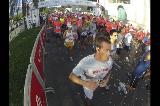 Esteban Jaramillo y Sebastián Salazar - Más de 10 mil competidores se dieron cita en esta histórica cita deportiva que se corría en las modalidades de 5, 10, 21 y 42 kilómetros.