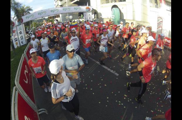 Esteban Jaramillo y Sebastián Salazar - Más de 10 mil competidores se dieron cita en esta histórica cita deportiva que se corría en las modalidades de 5, 10, 21 y 42 kilómetros.