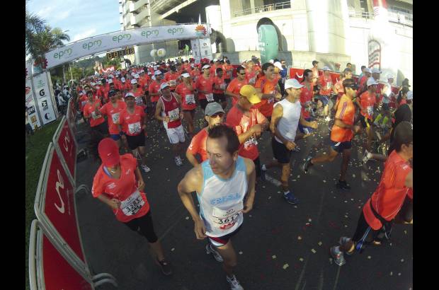 Esteban Jaramillo y Sebastián Salazar - Más de 10 mil competidores se dieron cita en esta histórica cita deportiva que se corría en las modalidades de 5, 10, 21 y 42 kilómetros.