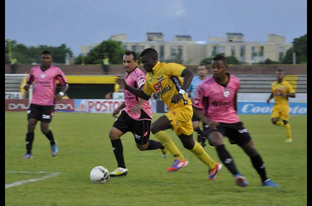Colprensa - El Atl&#233;tico Huila salv&#243; este domingo el empate 1-1 frente al Real Cartagena en condici&#243;n de local.