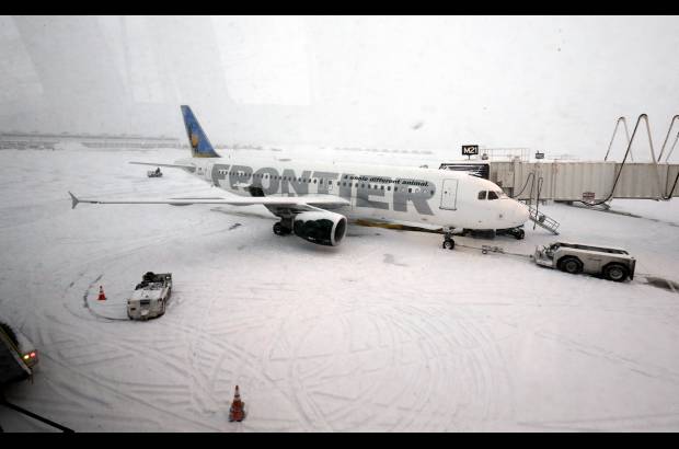 AP - En El aeropuerto internacional O'Hare de Chicago también se vivió la tormenta de nieve.