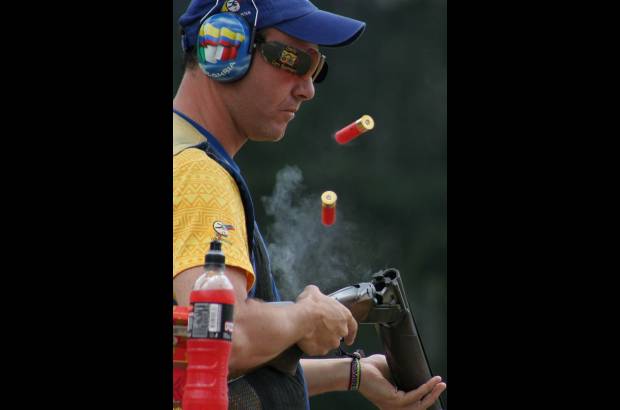- Nicolás Tordecilla Y Danilo Caro (foto) lograron el metal dorado en el trap por equipos en el Club Los Ánades. Tordecilla también ganó en individual.