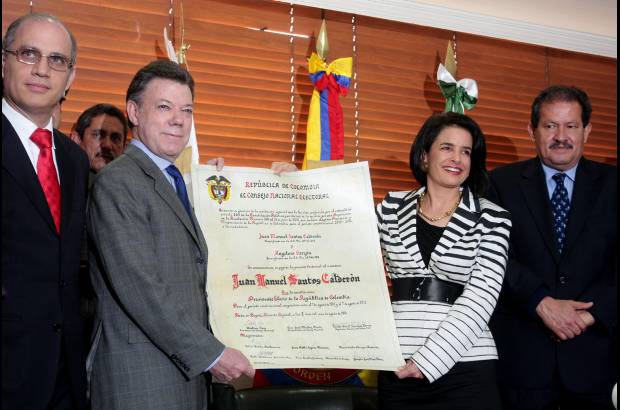 Colprensa-Christian Castillo M. - Adelina Covo fue quien entreg&#243; las credenciales a Juan Manuel Santos y a Angelino Garz&#243;n, como presidente y vicepresidente, respectivamente.