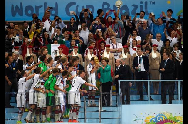 FOTO AFP - Alemania, campeona del Mundial de Brasil 2014 al ganar en la prórroga de la final a Argentina (1-0) en el estadio de Maracaná de Río de Janeiro, sumó su cuarto título de esta competición, de la que no era el vencedor desde hace 24 años, desde Italia 90' ante el mismo rival con idéntico marcador.