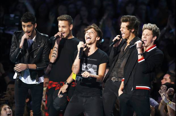 Reuters - La agrupaci&#243;n One Direction tambi&#233;n gan&#243; premio como mejor canci&#243;n del verano con Best Song Ever.